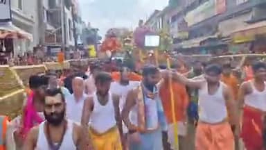 जय_श्री_महाकाल
उज्जैन बाबा महाकाल पालकी में विराजित होकर अपनी प्रजा का हाल जानने नगर भ्रमण पर निकले #Ujjain #Mahakaleshwar #mahakal #sawari #हर_हर_महादेव #bholenath #shambhu #indore #Dhar #madhyapradesh #shiv #video #reels #