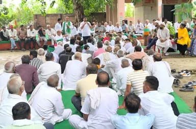 #किसानो का अधिकार दो।
#Give rights to farmers.
#BhartiyaKisanSangthan
@भारतीयकिसानसंगठन
@राजेन्द्रयादव #Rajendrayadav 9911408800