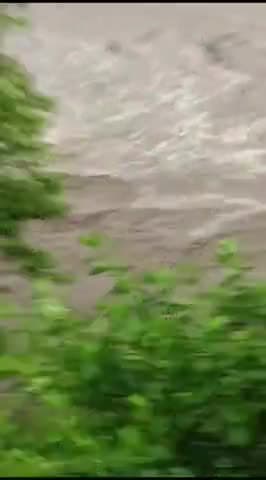 मेघातरी कुशहना में तीन दिन होने के बाद आज दोबारा बाढ़ का पानी फिर से गांव में आया । #बाढ़ #koderma