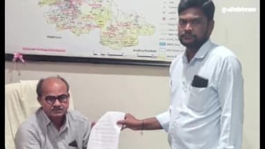పాల్వంచ: ప్రైవేట్ హాస్పిటల్లో జరుగుతున్న దోపిడీని అరికట్టాలని డీఎంహెచ్వోకి వినతిపత్రం అందించిన సామాజిక కార్యకర్త, లాయర్ రవి