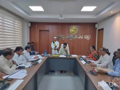 పాల్వంచ: గ్రామపంచాయతీల వారిగా ఓటర్ జాబితాను సిద్ధం చేయాలి : కలెక్టర్