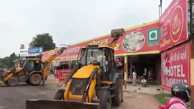 बिलासपुर चौक पर लगने वाले महा जाम से छुटकारा दिलाने के लिए प्रशासन ने सड़क पर से अवेध कब्जे हटाने सुरु किए,कोई विरोध नह