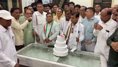 #चूरू मंडेलिया हाऊस पर कांग्रेस जनो ने पुर्व उपमुख्यमंत्री व राष्ट्रीय महासचिव सचिन पायलट का जन्मदिन मनाया