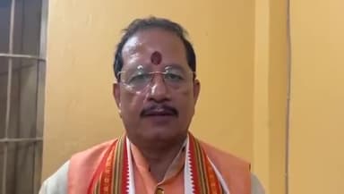 शराबबंदी के मुद्दे पर बिहार के उप मुख्यमंत्री विजय कुमार ने जीतनराम मांझी को जमकर सुनाया! #VijayKumarSinha