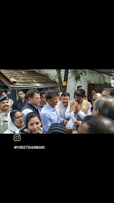 आज कांग्रेस द्वारा महू विधानसभा के जाम गेट की घटना को लेकर और बिगड़ती कानून व्यवस्था के विरोध में ग्रामीण पुलिस अधीक्षक के नाम ज्ञापन एडीएसपी महू को दिया गया l
#police #mppolice #mhow
#mhownews #Mhow #indore #madhyapradesh #Congress #youth