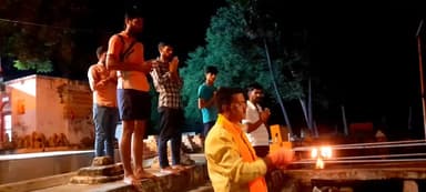 #हिन्दुत्व_पुनर्जागरण_अभियान के अन्तर्गत प्रत्येक शनिवार की भांति इस शनिवार को भी प्राचीन शिवमंदिर लैरोदोनवार पर हिन्दू युवा वाहिनी जनपद मऊ द्वारा आरती का आयोजन किया गया।