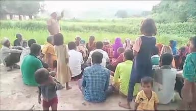 जनजातीय उन्नत ग्राम अभियान अंतर्गत जनमन संध्या मे बैगा हितग्राहियों से योजनाओं पर चर्चा
#pmjanman
#baiga