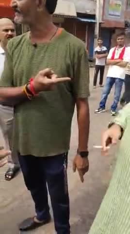 राघौगढ़ दिग्विजय सिंह के भतीजे की रंगबाजी:TI से की धक्का-मुक्की,महिला अफसर के सामने उड़ाया सिगरेट का धुआं
#bjp #guna #mpp