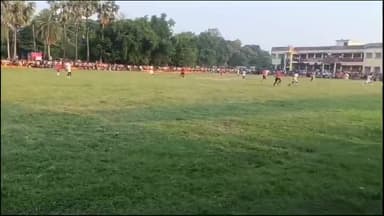 पूर्णिया .. संदीप भेलवा फुटबॉल मैच का महा मुकाबला बिहार बनाम बंगाल टिम, बिहार समाचार बगल को 5 गोल देखें पराजीत किया।