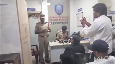 బహదూర్పుర: హుస్సేనీ ఆలం పోలీస్ స్టేషన్ లో స్థానికులతో నగరం లో శాంతి నెలకొల్పాలని కోరుతూ సమావేశం నిర్వహించిన పోలీసులు