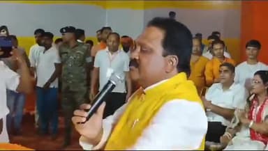 Araria BJP सांसद Pradeep Singh का विवादित बयान
'Araria में रहना है तो हिन्दू बनना होगा'
#Araria #Pradeep Singh