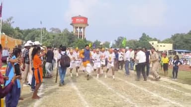 #देवरिया सदर #सांसद शशांक मणि ने #बच्चों संग लगाई 200 मीटर #दौड़।