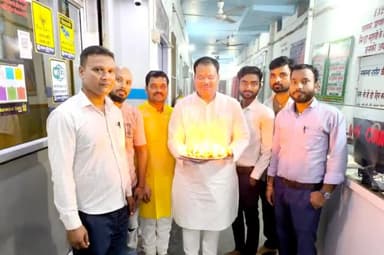 दीपावली का उल्लास अमन हॉस्पिटल के सदस्यों के साथ।
दीपवाली की हार्दिक बधाई व शुभकामनायें।
#dipawali
Dr.Deepak kumar