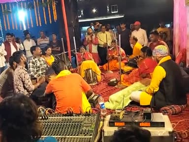MOCP me Hari kirtan ho tha h
