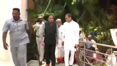 @पुडुचेरी @उपराज्यपाल श्री के. कैलाशनाथन के साथ मांगलिक कार्यक्रम में शामिल हुए।
#Puducherry #Lt. #Governor Shri K. Kailashnathan attended the auspicious event.
@Bhartiya_Kisan_Sangatghan