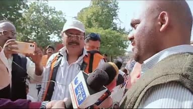 कटनी जनपद अध्यक्षा द्वारा किया गया अनोखा धरना प्रदर्शन!
भैंस के गले में तखती लगाकर बजाया बीन! भृष्ट सहायक यंत्री श्री खर्द को निलंबित करने की मांग! #कटनी #ओबीसी_महासभा