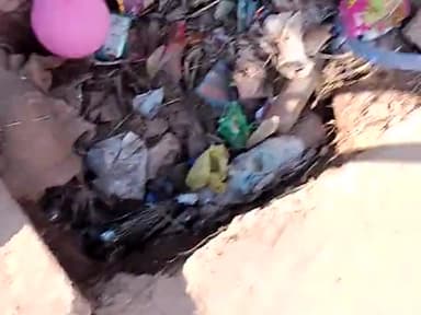 rajmahal chauk samnapur Marg ward number 10 Agarwal tent ke samne nali ki gati kitni kharab hai na usmein slabdh sakra n