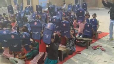 कल राष्ट्रीय साक्षरता मिशन अभियान के तहत प्राइमरी विद्यालय सकीट में निशुल्क बैग का वितरण किया गया जरूरतमंद बच्चों को मुख्य अतिथि के रूप में रहे #बृजेश #कुमार सिंह पत्रकार प्रदेश उपाध्यक्ष #अपनी #पार्टी #सेकुलर सहयोगी दल भारतीय जनता पार्टी