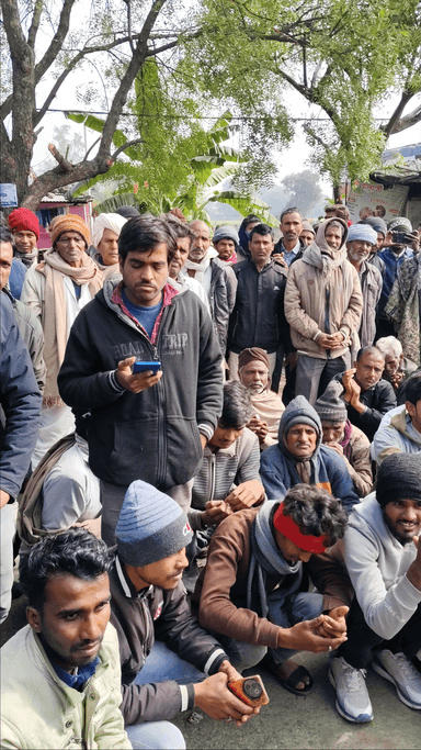 ग्राम करवाखेड़ी में जनता का विरोध