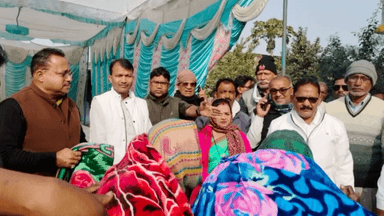 रमना:- विधायक अनंत प्रताप देव ने ग़रीब असहायों के बीच किया कंबल का वितरण