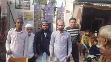 डेरापुर: झींझक कस्बे के जामा मस्जिद के बाहर भीषण ठंड में नवयुवको ने किया चाय का वितरण
#Jhinjhak #KanpurDehat #AbhayAwasthi