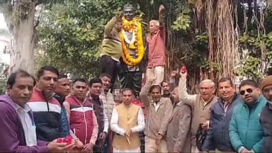 #अजमेर | पूर्व प्रधानमंत्री स्वर्गीय लाल बहादुर शास्त्री जी की पुण्यतिथि पर शास्त्री नगर स्थित शास्त्री उद्यान में स्थित शास्त्री जी की प्रतिमा पर पुष्पांजलि अर्पित की |
#Ajmer #AjmerCongress #congress #शास्त्री
#LalBahadurShastri