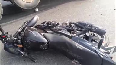 गोराडीह: तेज रफ्तार ट्रक ने बाइक सवार को कुचला, स्थानीय लोगों ने एंबुलेंस बुलाकर अस्पताल भेजा