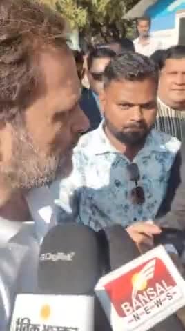 बाबा साहेब अंबेडकर, अमर रहें, अमर रहें, अमर रहें
जय बापू, जय भीम, जय संविधान रैली अभियान के तहत बाबा साहेब भीमराव अंबेडकर जन्मस्थली महू पहुँचे लोकसभा के नेता प्रतिपक्ष आदरणीय राहुल गांधी जी को संविधान की प्रति भेंट की l #mhow #dhar