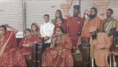 #प्रयागराजः किन्नर अखाड़ा की आचार्य महामंडलेश्वर ने प्रेस वार्ता कर निष्कासित किए जाने की खबरों का खंडन किया