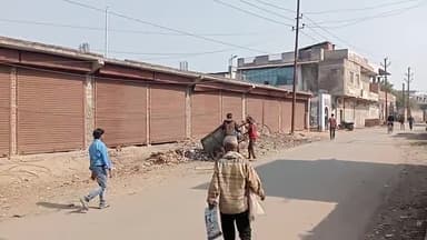 कानपुर नगर सिद्धनाथ घाट बीमा अस्पताल के के पास #नगरनिगम के कर्मचारियों की लापरवाही