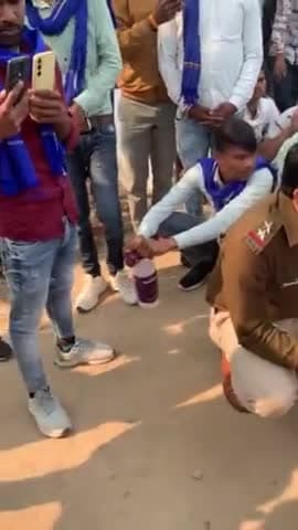 प्रशासन का दोहरा रवैया भीम आर्मी ने किया
ग्वालियर जिले में #चीनोर थाने का घेराव किया गया
#gwalior #bhimarmy