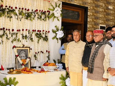 माता जी की पाँचवी पुण्यतिथि के अवसर पर आए सभी शुभचिंतकों का हृदय की गहराइयों से धन्यवाद करता हूँ। आपका अपना
प्रो.(डॉ॰) वीरेंद्र नारायण यादव
बिहार विधान परिषद् सदस्य #नीतीशकुमार