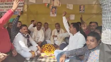 बिहार के 55 हजार डिलर अपनी माँग को लेकर अनिस्चित्कालिन हरताल पर हैं बिहार के pds का मान्देय के रूप में 30000 हजार रुपये