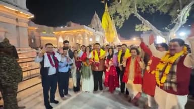 Kashi Vishwanath | मंदिर परिसर में भक्तगणों का जोश, उत्साह और प्रेम देखकर रोमांचित
#DevendraFadnavis #Varanasi #KashiVishwanath #ShriKashiVishwanath #KashiVishwanathDarshan #KashiVishwanathTemple #Maharashtra