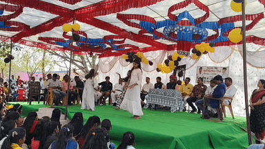 #मध्यप्रदेश_शासन द्वारा टापर छात्र छात्राओं को विधायक मनोज चौधरी के आतिथ्य में के.उ.मा.वि.मे स्कुटी कि गई वितरित