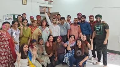 #happyholi2025
आप सभी को #होली की #बधाई
आप सभी का मेरे और मेरे परिवार पर स्नेह आशीर्वाद बना रहे
आपसी स्नेह प्यार सामाजिक समरसता बनी रहे एक दूसरे का सम्मान सहयोग कर आगे बढ़ने के प्रयास करे