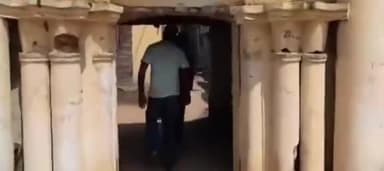 राशन कार्ड धारी के घर घर जाकर वीडियो BDO ने छापामारी किया और राशन कार्ड जप्त किया.....