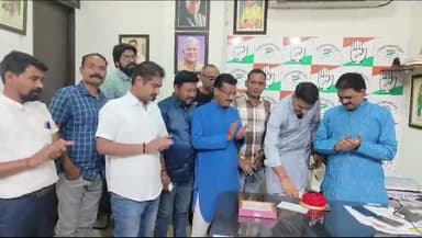 भांचा युगल (विवेक वर्मा) का जन्मदिवस प्रदेश कांग्रेस मुख्यालय राजीव भवन के संचार विभाग में हम सबने मनाया
आपके सफ़ल, सुखद, दीर्घायु जीवन की मंगलकामना सहित बधाई
#बर्थडे #birthday #जन्मदिवस #जन्मदिन #birthdaywishes