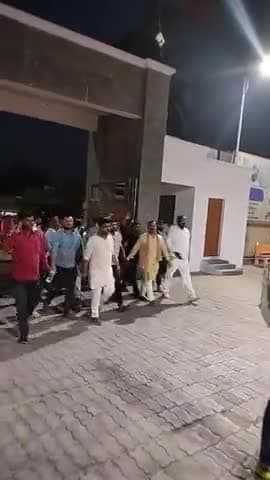 बस्ती पुलिस प्रशासन के खिलाफ लामबंद हुए तमाम संगठनों और पार्टी के कार्यकर्ता ,DM office को घेरा.
#बस्तीन्यूज़ #tvnews