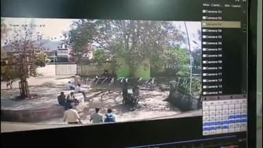 मदनपुर: मदनपुर प्रखंड कार्यालय में उप प्रमुख प्रतिनिधि और मुखिया का मारपीट का वीडियो सोशल मीडिया पर हुआ वायरल #वायरल_वीडियो