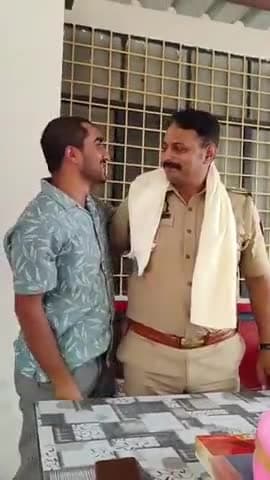बड़े भईया थाना अध्यक्ष
आसपुर देवसरा श्रीं संतोष सिंह जी के विदाई समारोह कार्यक्रम में सम्मिलित हुआ 💐 #anujpratp99_jsdl