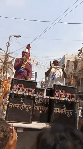जो वादा करता है,
पूरा कर के ये दिखलाता है❗️
तभी तो सबके दिलों में बसता,
सबके मन को भाता है‼️
#बिहार_में_भी_केजरीवाल #जनसंपर्क_यात्रा