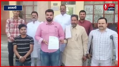 शामली में प्राइवेट स्कूलों की मनमानी के खिलाफ भाकियू का प्रदर्शन, पीएम के नाम DM को सौंपा ज्ञापन
#Shamli #shamlinews #bharatiyKisanunion #privateschool