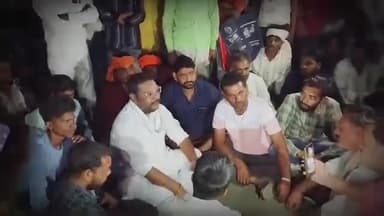 अशोकनगर - कई गांवों के खेतोँ में फैली आग, हजारों बीघा फसल जलकर खाक
#ashoknagar #fire #farm #field #kisan #fasal #aag #bundelibauchhar