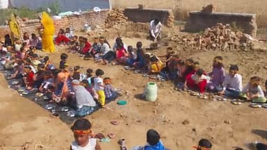 नवरात्रि में खिलाया कन्याओं को भोजन
#मैनपुरी #आगरा #कानपुर #बेवर #किसनी #कुसमरा