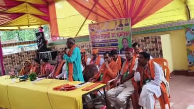 खजौली विधानसभा सक्रिय सदस्य सम्मेलन को संबोधित करते हुए।