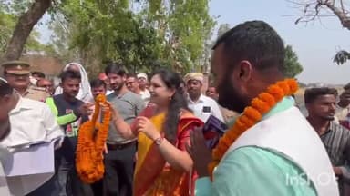 कब्जा मुक्ति अभियान के तहत स्वयं अपना कब्जा हटाने वाले बरडीहा के लोगो को #जिलाधिकारी @divyamittal_ias ने सम्मानित किया