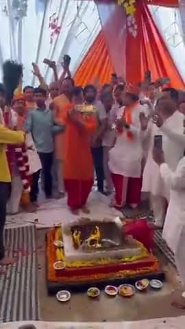 पूजा में हुआ अलौकिक चमत्कार पंडित जी ने किया आरती का थाल पूरा उल्टा भक्त हुए दंग, #ब्रेकिंग #वायरल #बालाजी@न्यूज