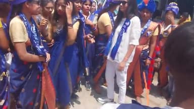 बाबा साहब की शोभा यात्रा में महिलाओं ने लिया बढ़-चढ़ के हिस्सा
#बेवर #भोगांव #बनकिया #नवीगंज #किसनी #कुसमरा