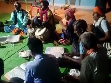 आज ग्राम पंचायत महोरा में जगन राम सिरदार के यहा श्री राम चरित्र मानस का गायन वादन हूआ